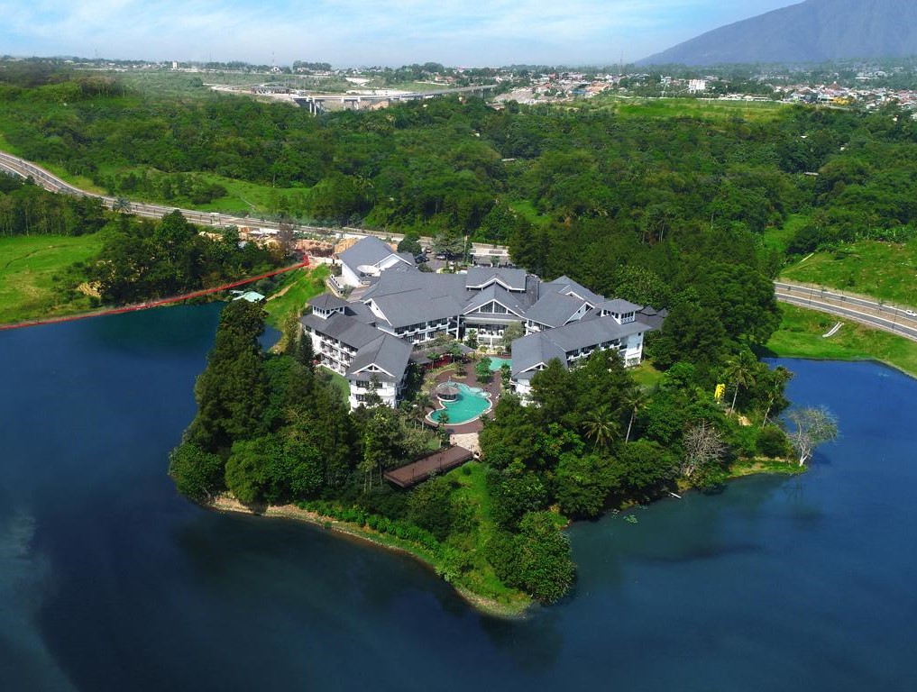 gathering perusahaan di lido lake resort